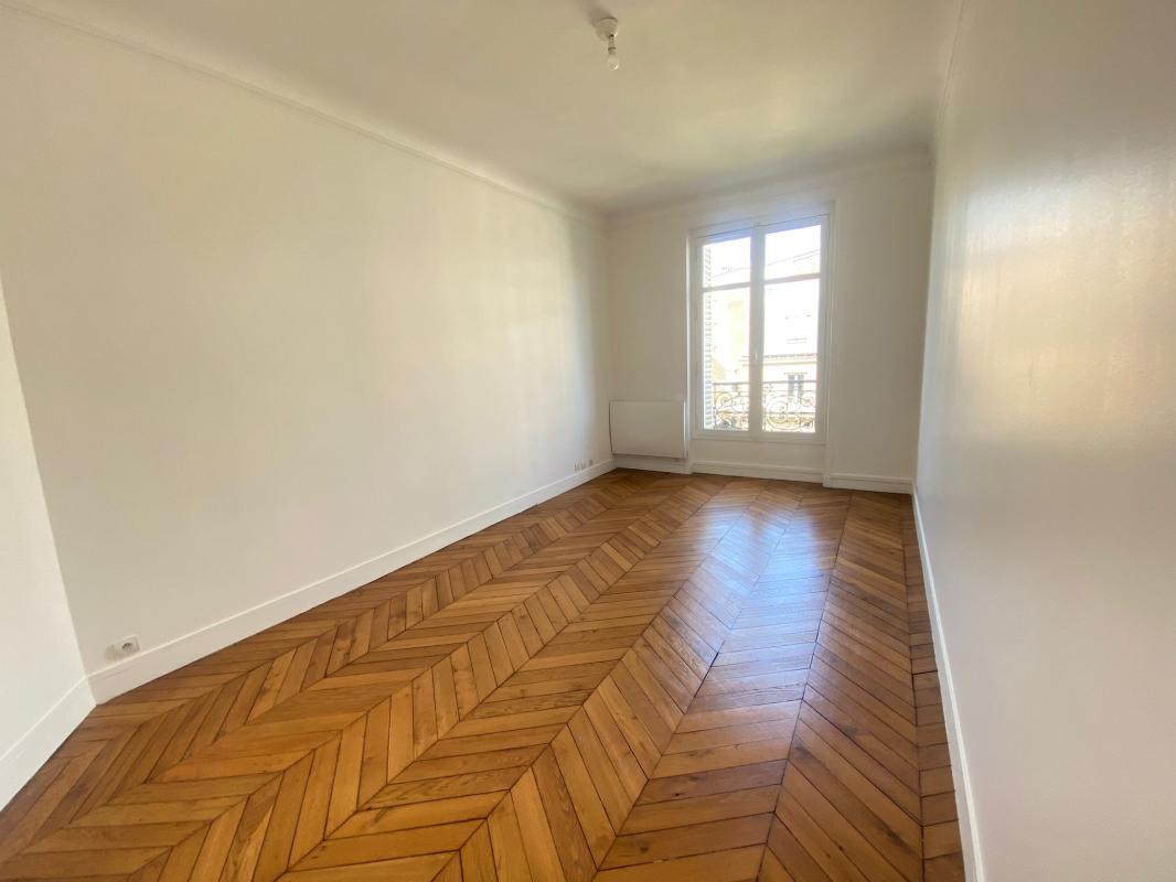 SUPERBE T4 LUMINEUX DE 114m² RENOVE - SECTEUR ARTS ET METIERS - Miniature 6