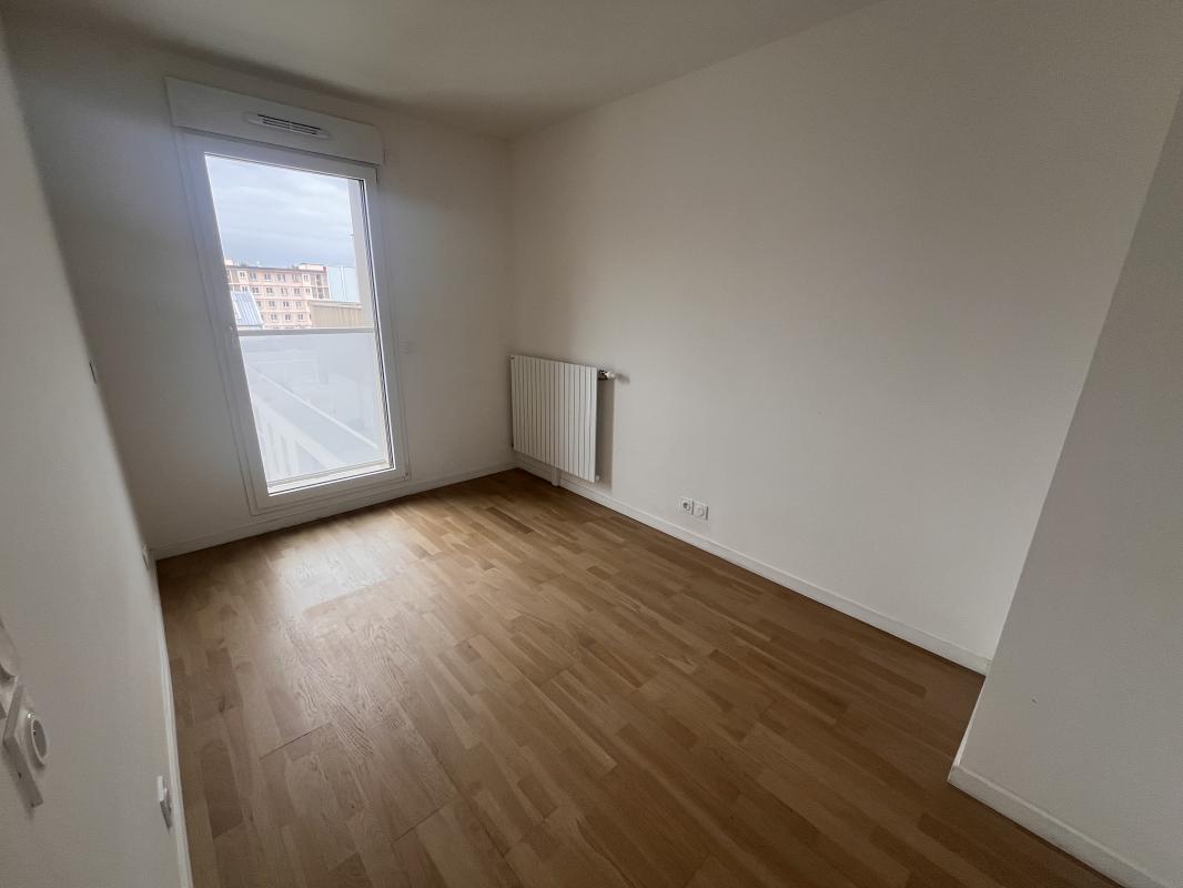 DUPLEX 4 PIECES DE 87m² - COURTILLES - Miniature 9