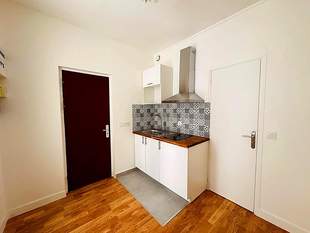 PARIS 20e – appartement rénové 21,34 m² – Idéal cabinet / profession libérale, 1 pièce, 21,3 m² à Paris 20e