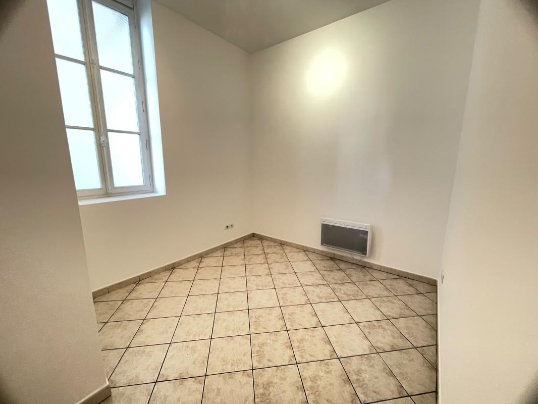 APPARTEMENT TYPE 2 VIEUX PORT - Miniature 4