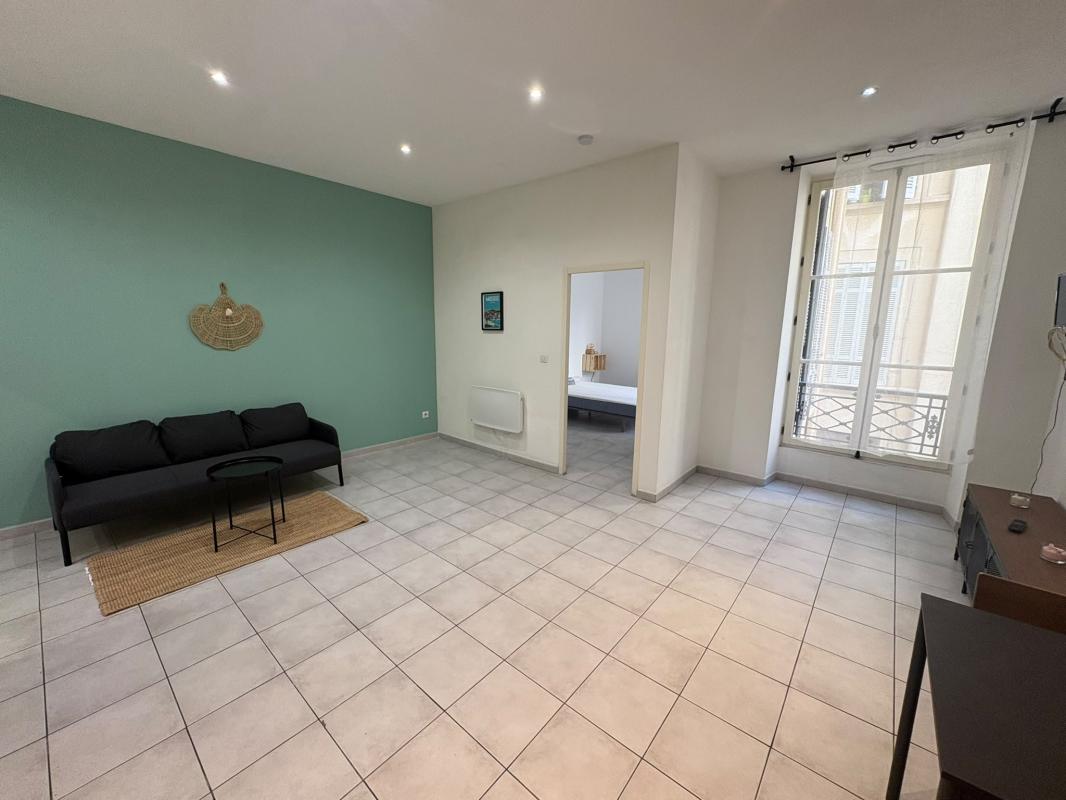 T2 meublé 45 m² – Rue de la République / Joliette - Miniature 2