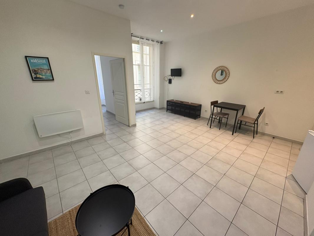T2 meublé 45 m² – Rue de la République / Joliette - Miniature 3