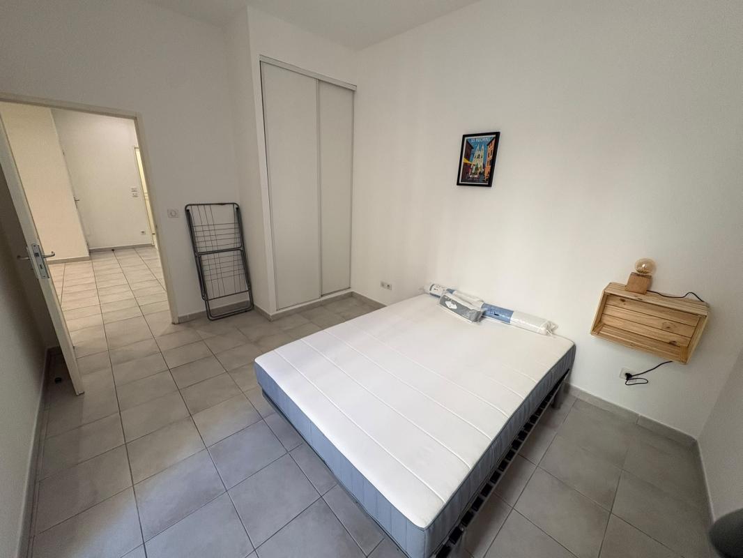 T2 meublé 45 m² – Rue de la République / Joliette - Miniature 4