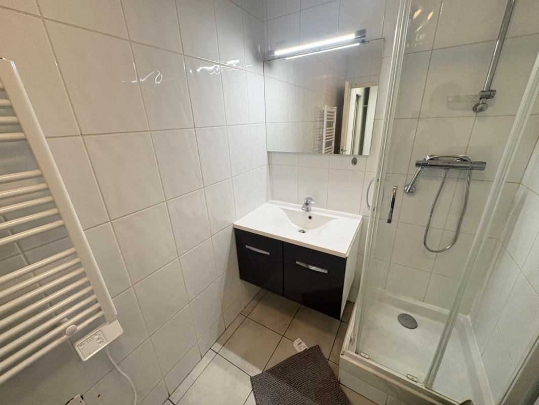 T2 meublé 45 m² – Rue de la République / Joliette - Miniature 6