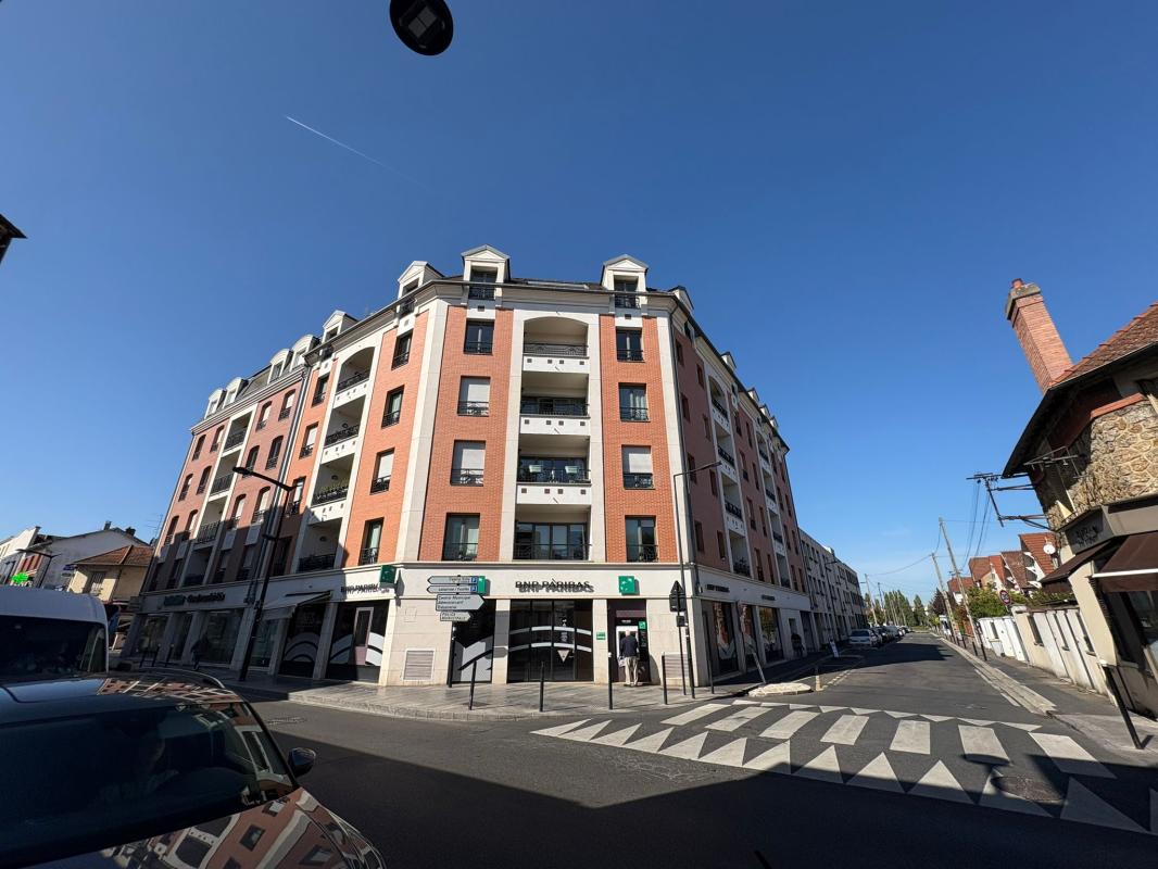 T2 - VENTE INVESTISSEUR - IMMEUBLE RECENT - SARTROUVILLE, 2 pièces, 45 m² à Sartrouville