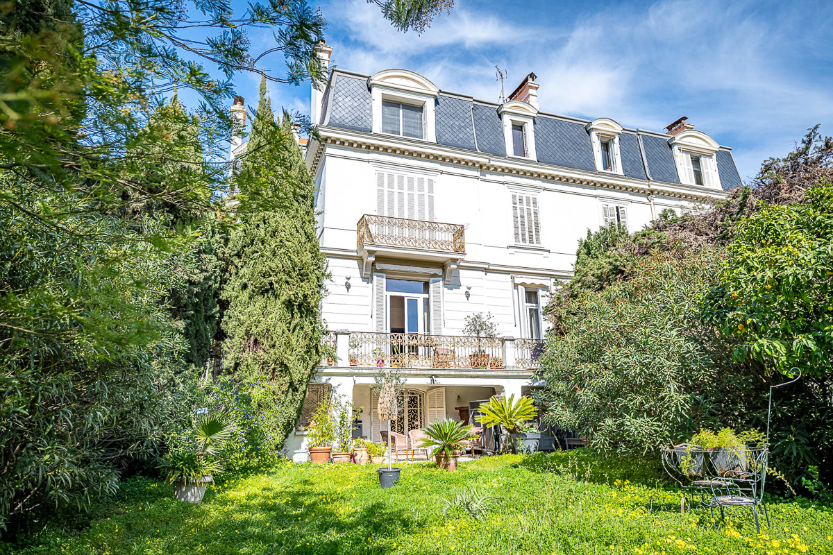 Un bien d’exception au charme d’hôtel particulier – Cannes Basse Californie