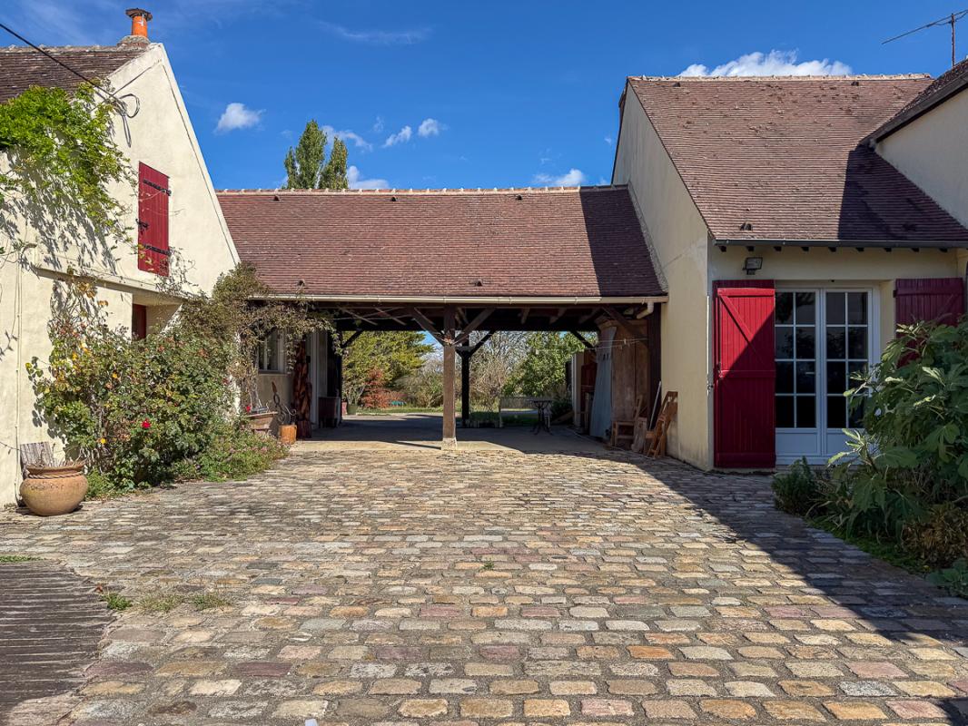 Maison de charme du 19ème avec piscine, dépendance et terrain arboré