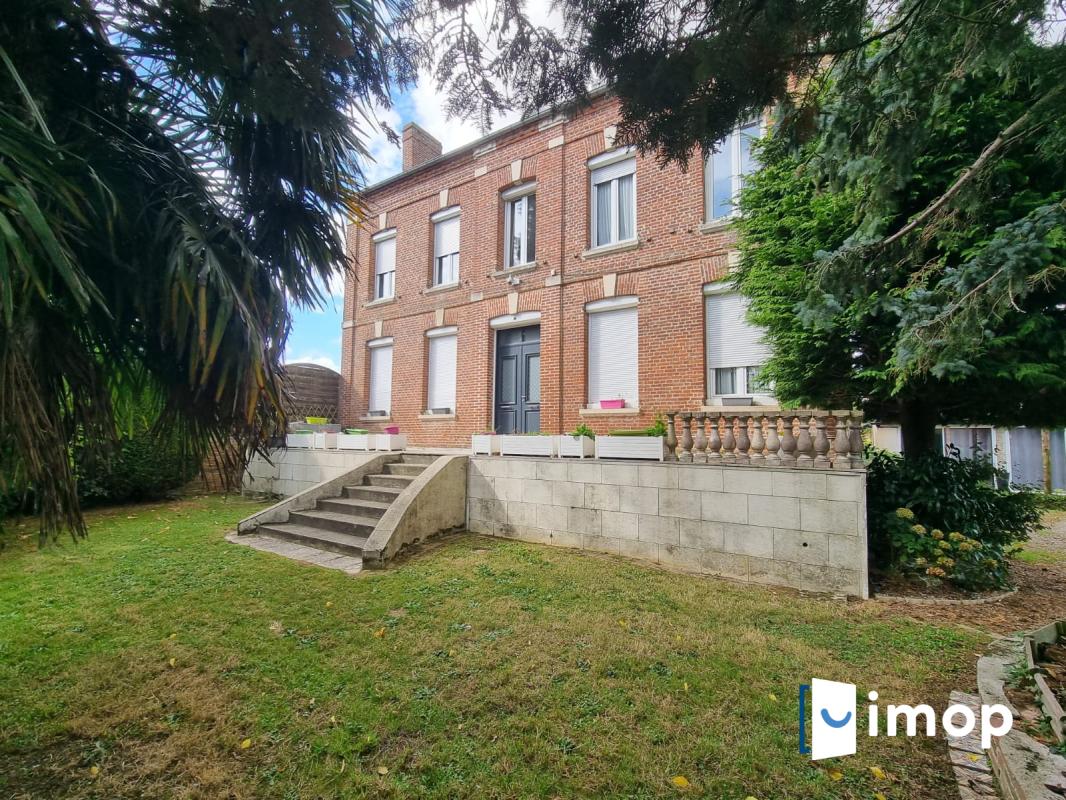 Maison 230 m² avec dépendances et jardin paysagé