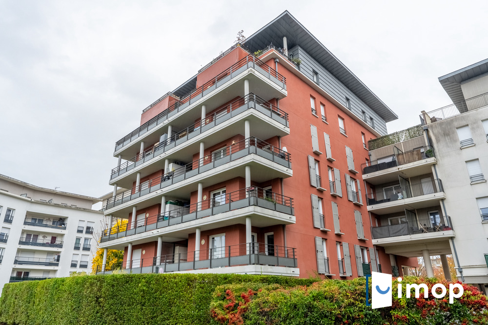 T3 avec terrasse 16 m² et double parking sécurisé