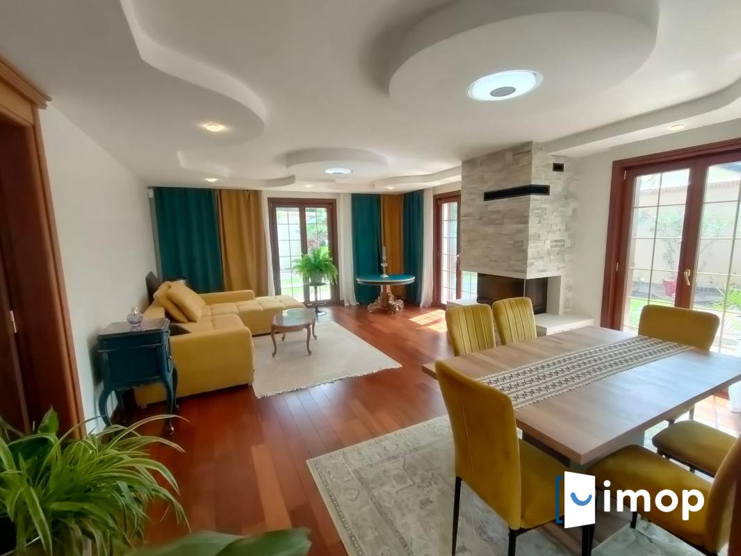 Grande maison avec exterieur