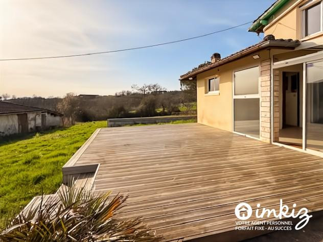 Maison de campagne de 7 pièces et hangar