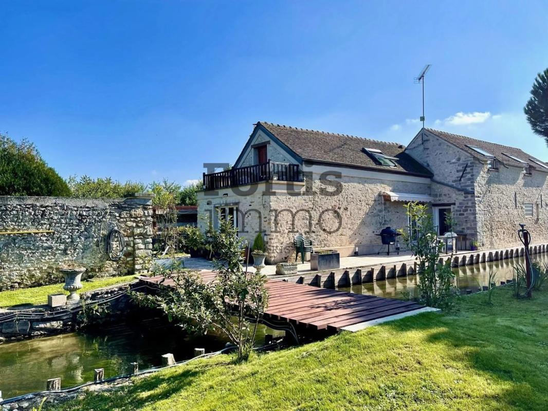 SAINT-GERMAIN-SUR-ECOLE-DOMAINE : SURFACE HABITABLES 330M²