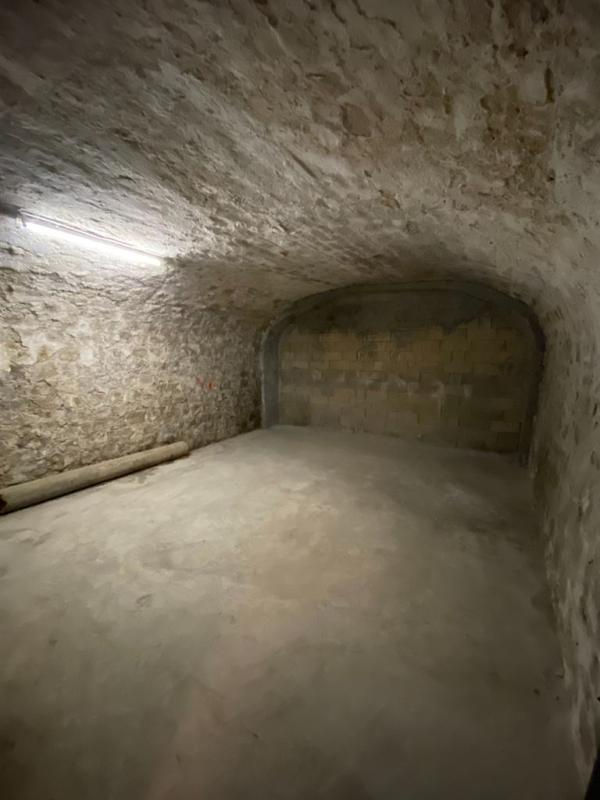Très grande cave bas Ménilmontant