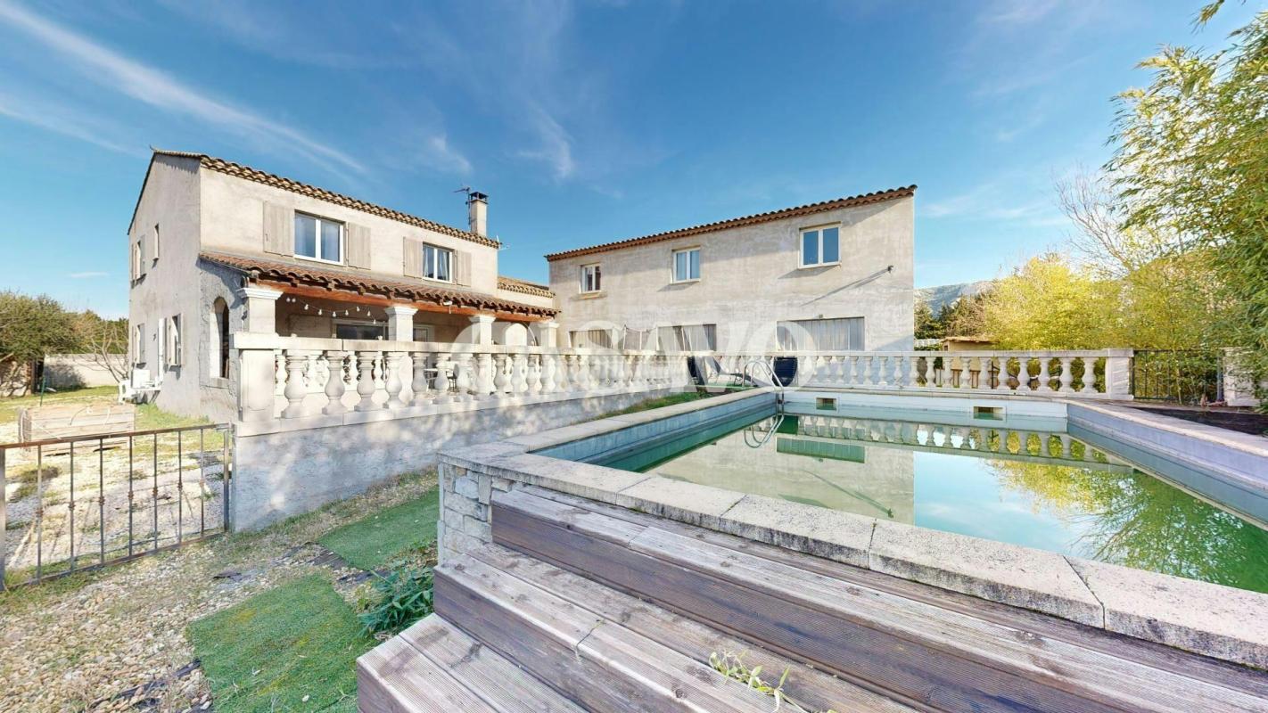 Vente Maison 10 pièces de 231m² - 84300 Taillades