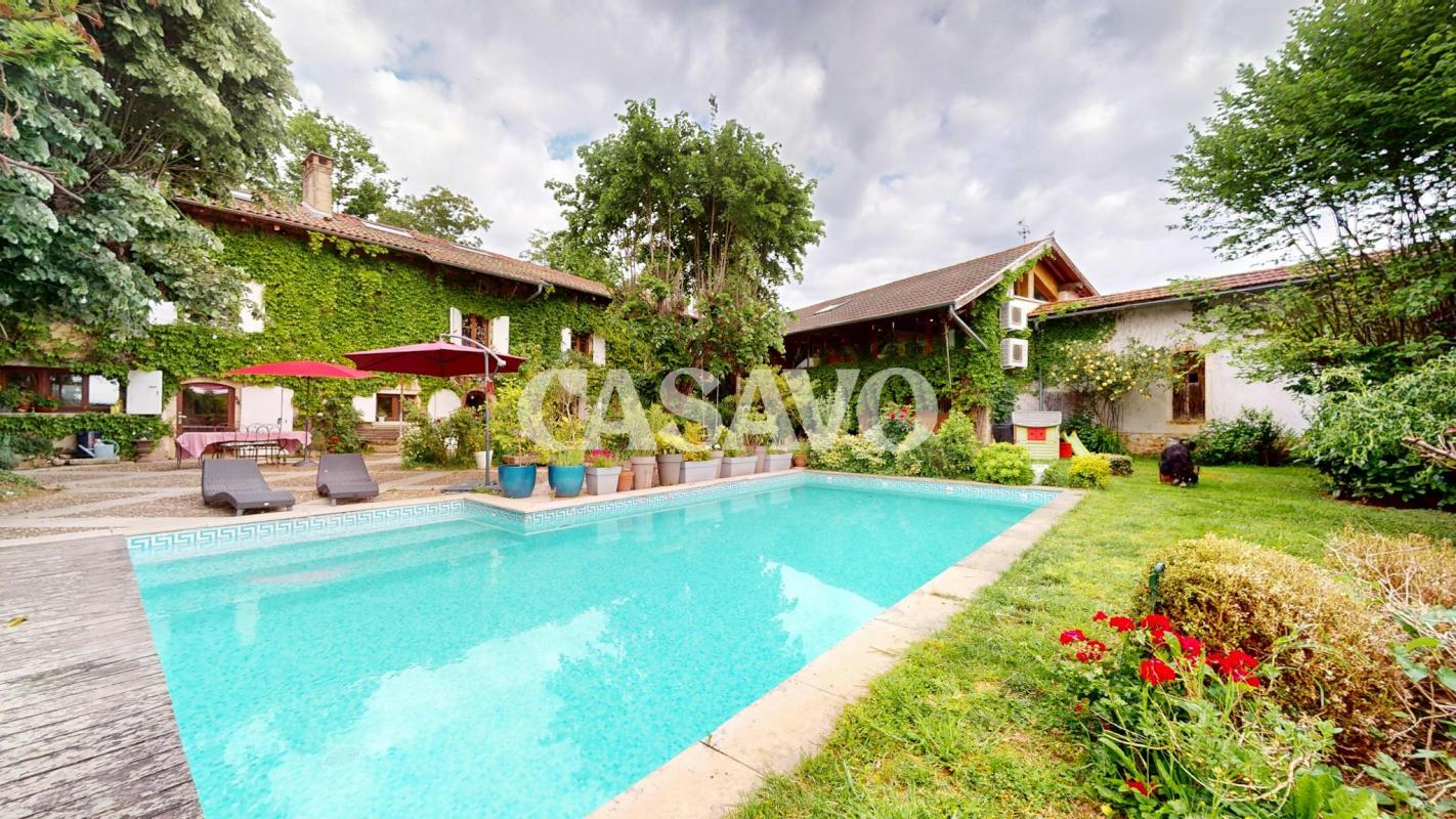 Vente Maison 9 pièces de 312m² - 01390 Civrieux