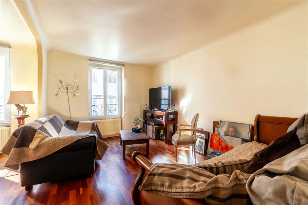 Pontoise centre – 2 pièces de 54 m², ancien, vue remparts