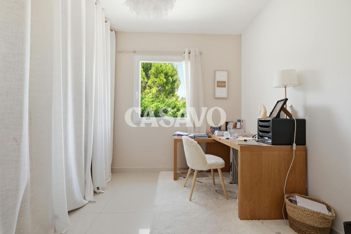 Vente Maison 6 pièces de 220m² - 13109 Simiane-Collongue