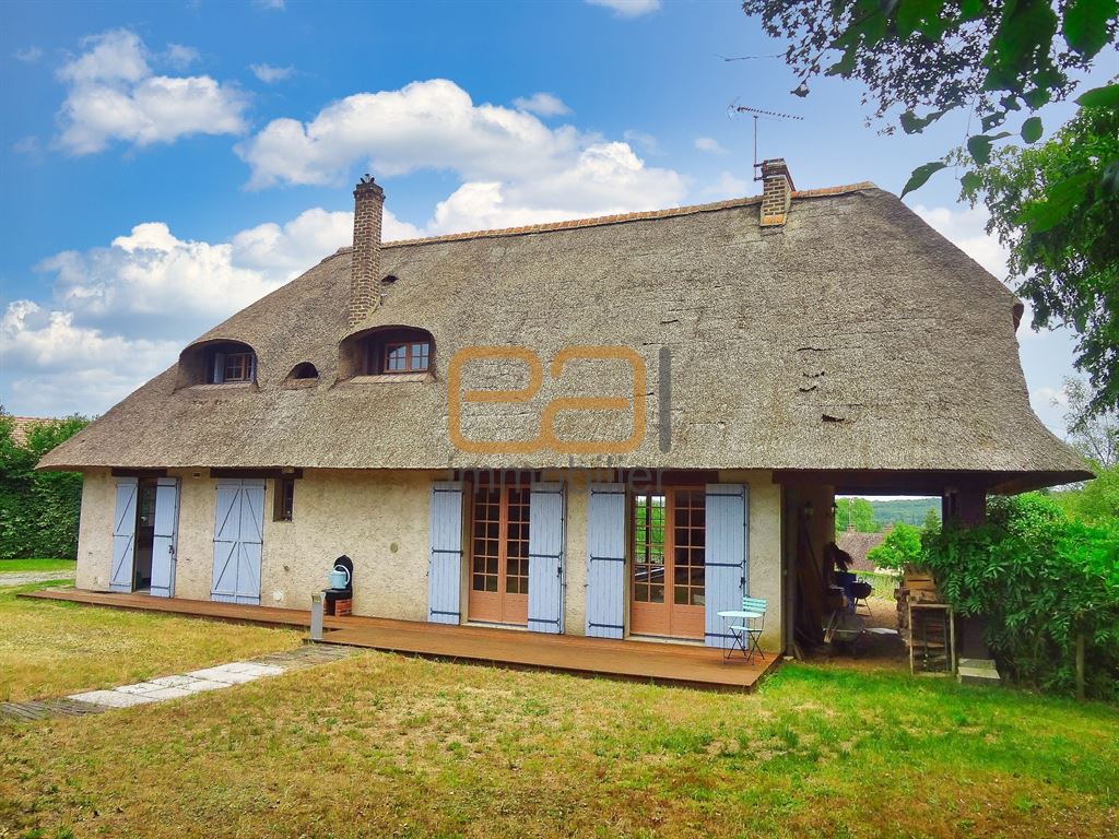 Magnifique maison en toit de chaume