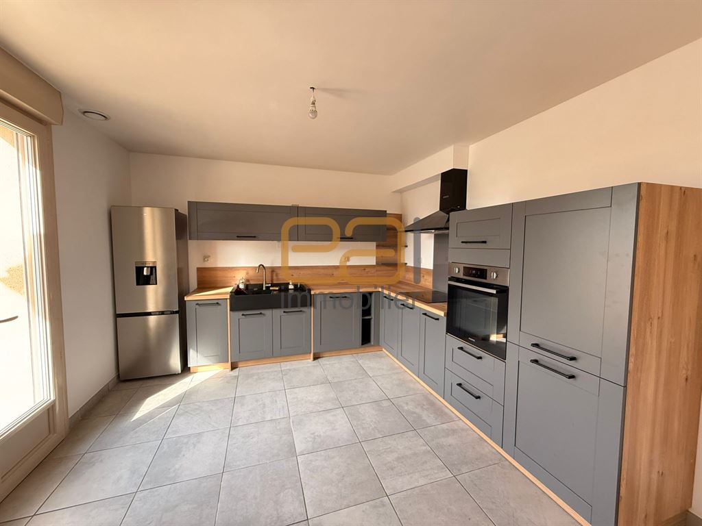 Maison familiale avec volumes généreux et grand terrain – Trangé