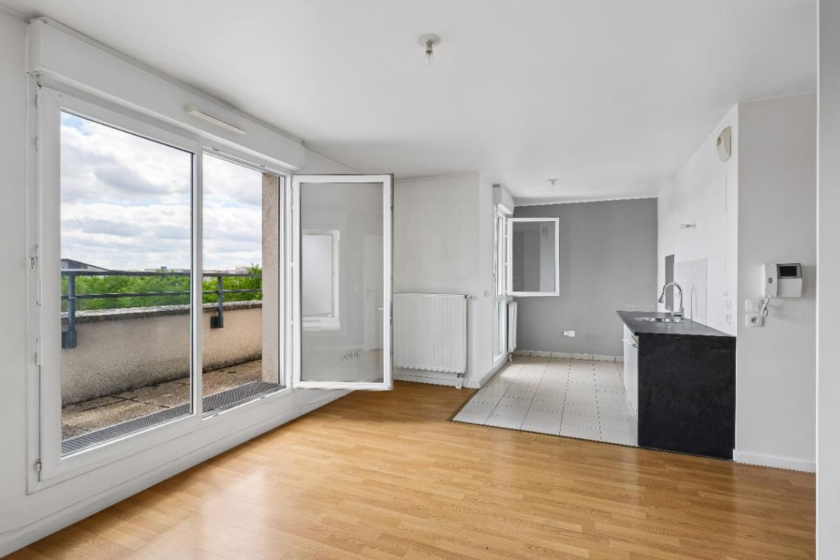 GRAND 2 PIECES DERNIER ETAGE