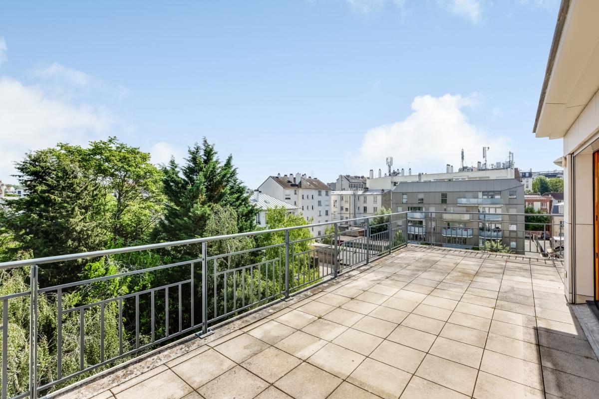 OPPORTUNITE ! 5P dernier étage avec terrasses-proche lac et RER. Cave-2 parkings