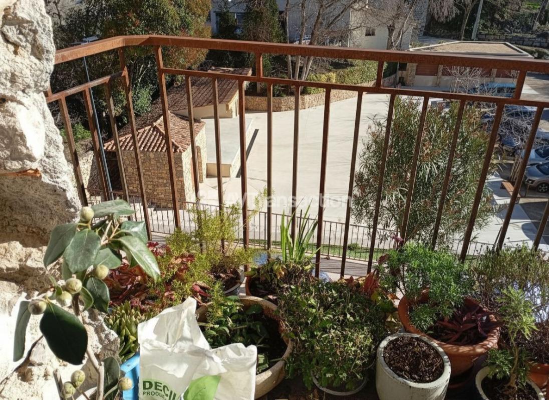 CALLAS : MAISON de VILLAGE, GARAGE, BALCON, POSSIBILITE COMMERCE