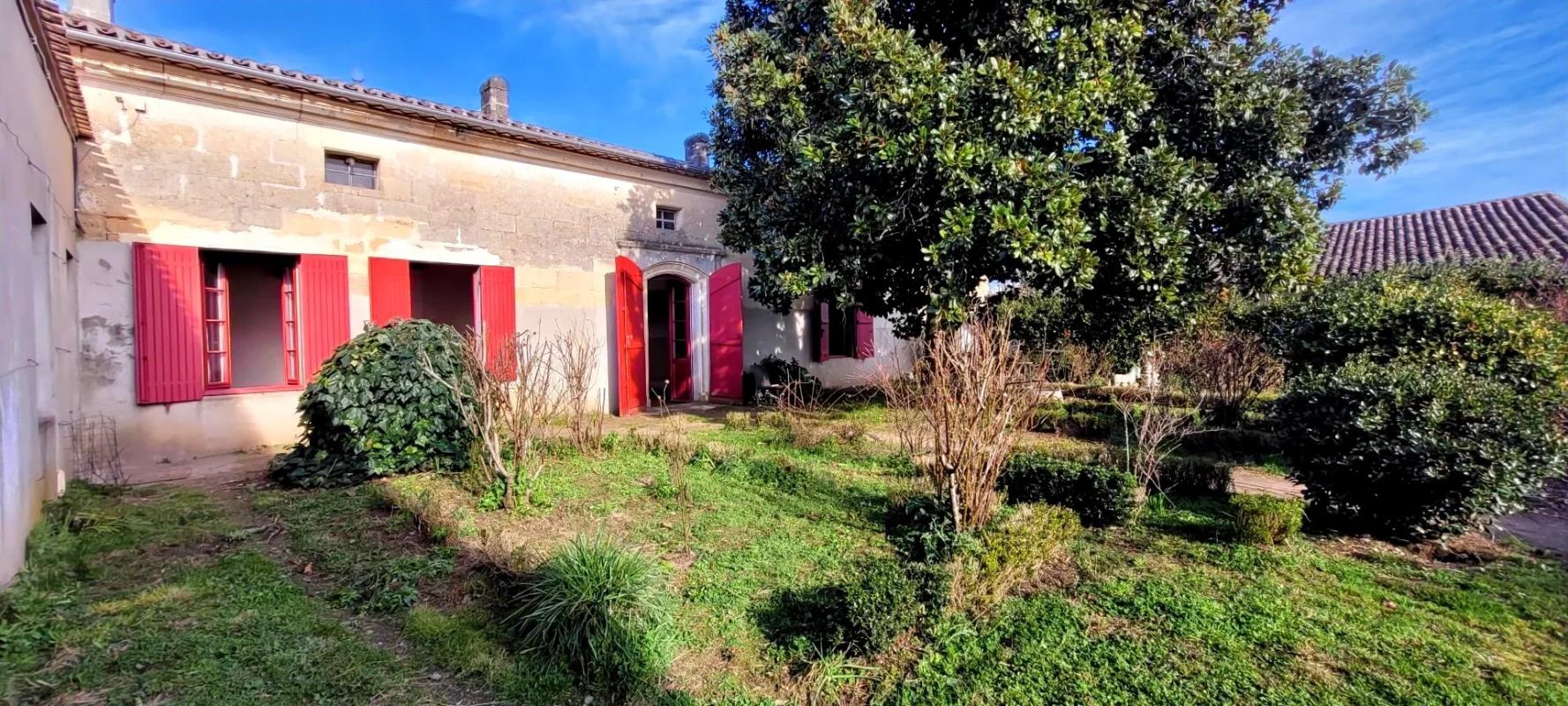 33230 ABZAC - PROPRIETE 5 CHAMBRES GRANGES 2HA TERRAIN