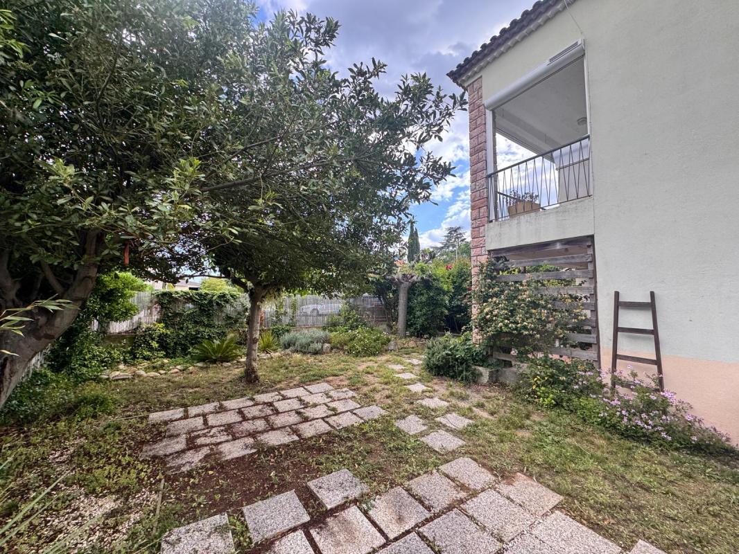 Villa 200m² composé de 2 appartements (T4 + T5) – Terrain 477 m² – Sauvian (34)