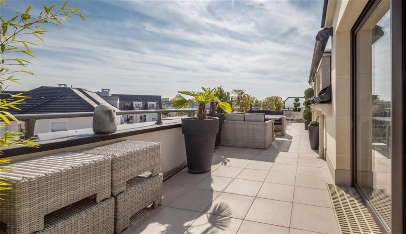 APPARTEMENT DE 141M² AVEC 52M² D'EXTERIEUR(S) | Parking - Photo 5