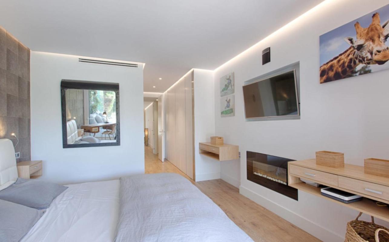APPARTEMENT DE 40M² AVEC 10M² D'EXTERIEUR(S) | Parking/Cave - Photo 2