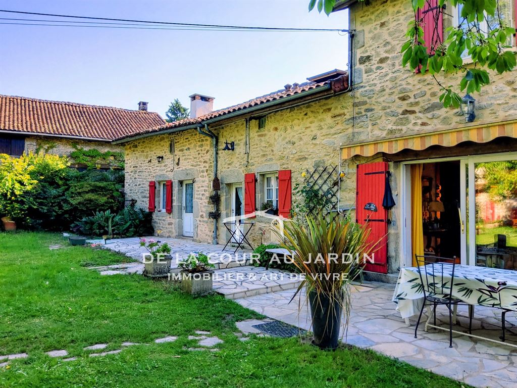 Une ancienne ferme au charme bucolique et artistique