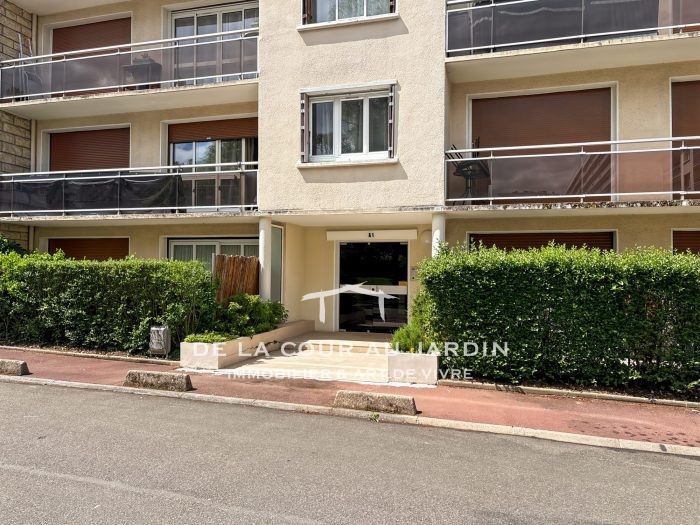 Appartement plein sud à La Celle-Saint-Cloud - T4 avec balcon et chambre sous les toits, à 10 min d
