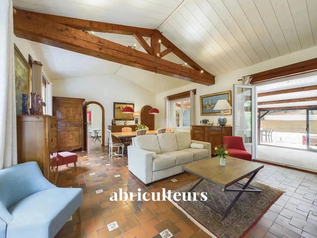 Grande villa de 200m² en front de mer - Très belle parcelle aux multiples possibilités - Plusieurs dépendances - L'Épine - Photo 5