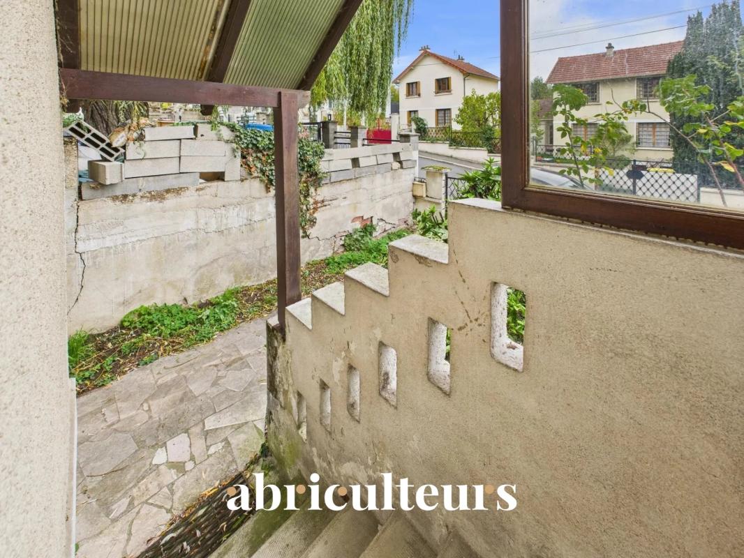 Maison à très fort potentiel de 130 m² - Quartier très recherché - Sur 3 niveaux - Villemomble - Photo 3