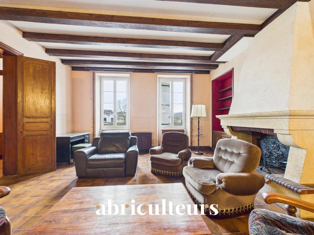 Maison de Maître 350m² – Multiples possibilités au cœur de Jarnac - Photo 2