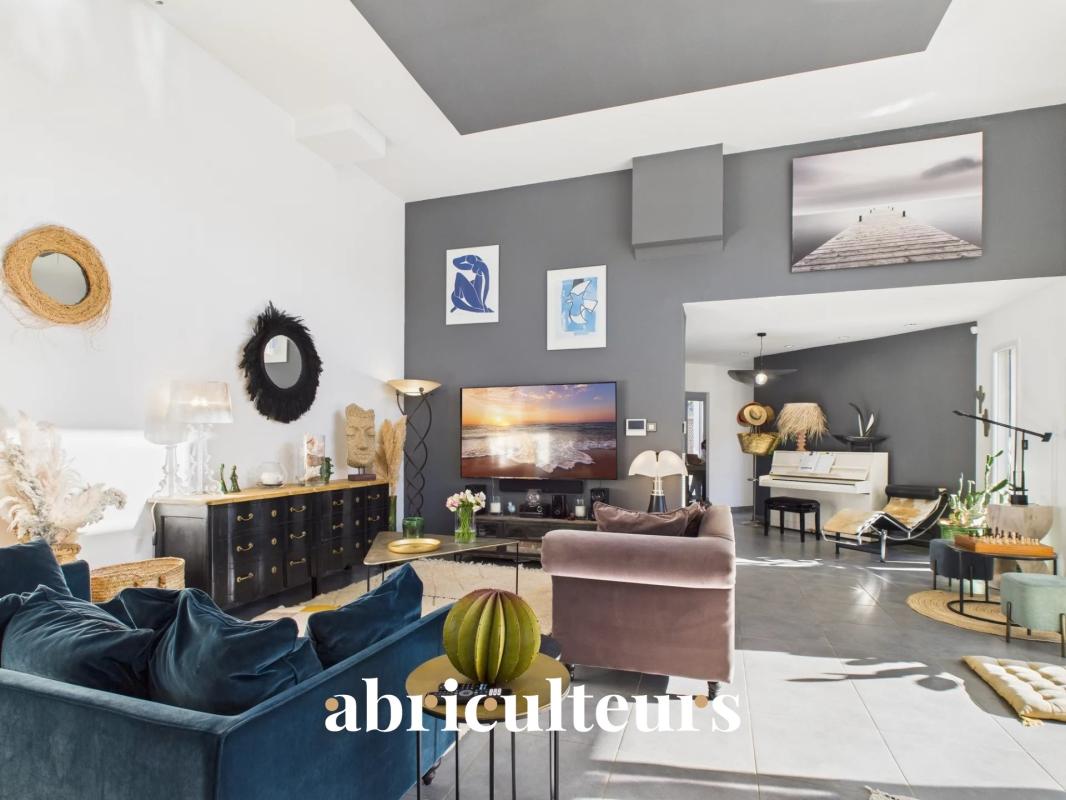Villa d’Exception sur Jardin Arboré de 1 083 m² avec Piscine - Photo 5