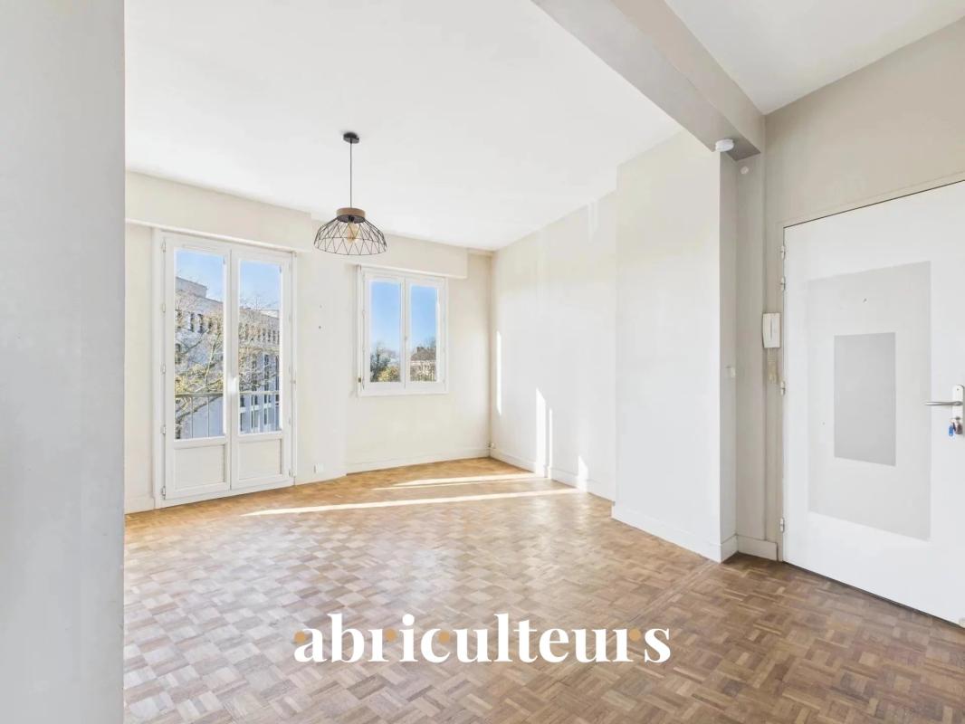 Appartement lumineux avec vue dégagée – 2 chambres – Quartier Hôtel de Ville, à deux pas de l’océan - Photo 2