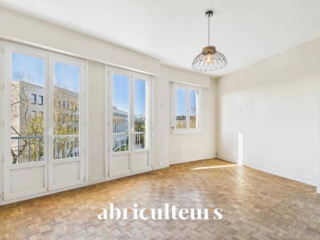 Appartement lumineux avec vue dégagée – 2 chambres – Quartier Hôtel de Ville, à deux pas de l’océan - Photo 3