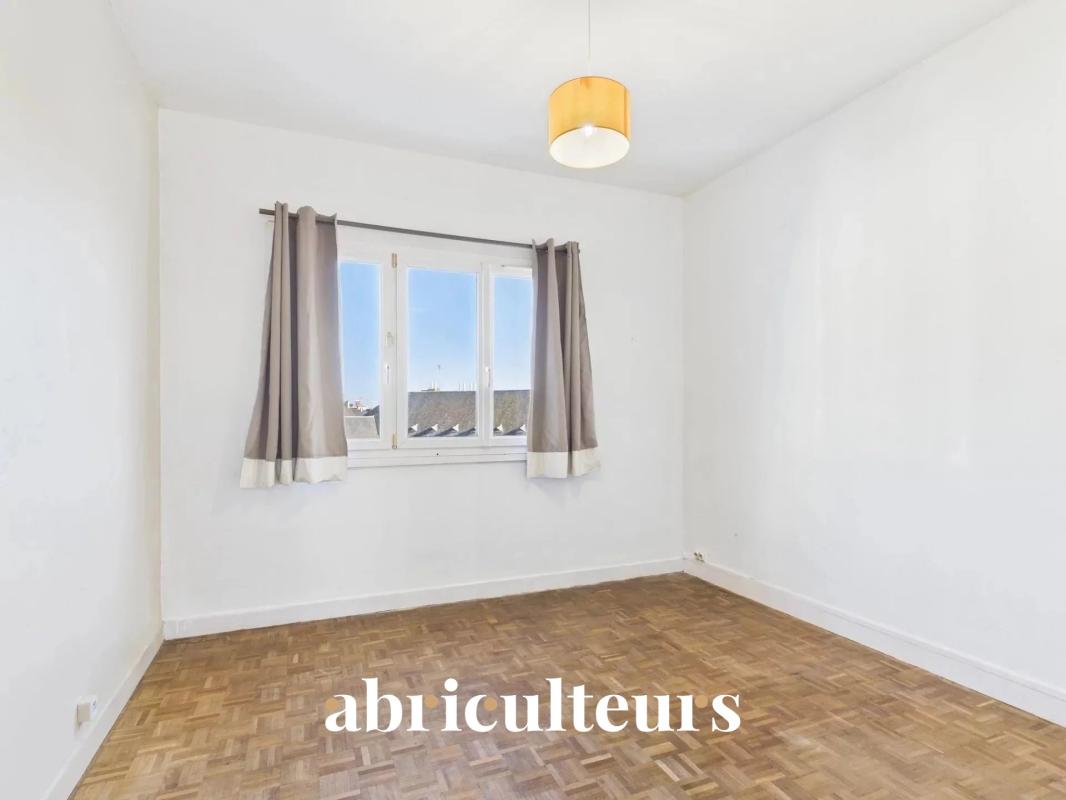 Appartement lumineux avec vue dégagée – 2 chambres – Quartier Hôtel de Ville, à deux pas de l’océan - Photo 5