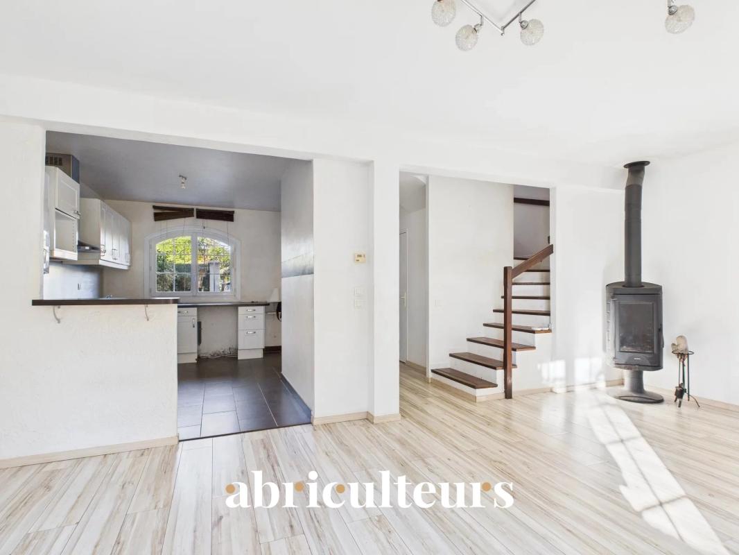 Villa mitoyenne 89m2 avec jardin, 3 chambres, combles aménagés et accès piscine – Domaine sécurisé à Villeneuve-Loubet - Photo 4