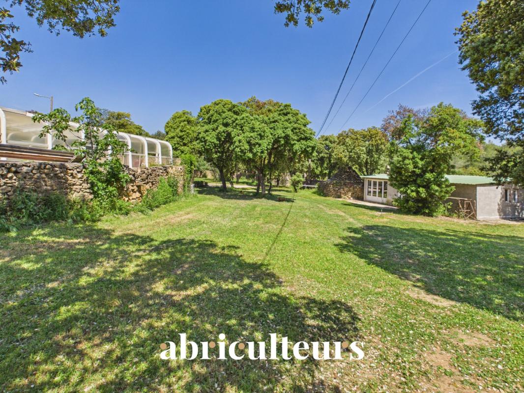 Propriété d'Exception à Grans : Maison en Pierre 254m2, 2 hangars, Dépendance, Piscine et fort potentiel sur 8 100 m² - Photo 3