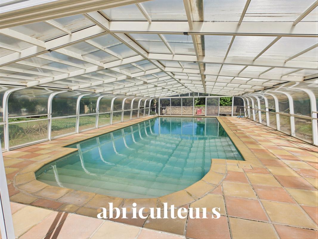 Propriété d'Exception à Grans : Maison en Pierre 254m2, 2 hangars, Dépendance, Piscine et fort potentiel sur 8 100 m² - Photo 4