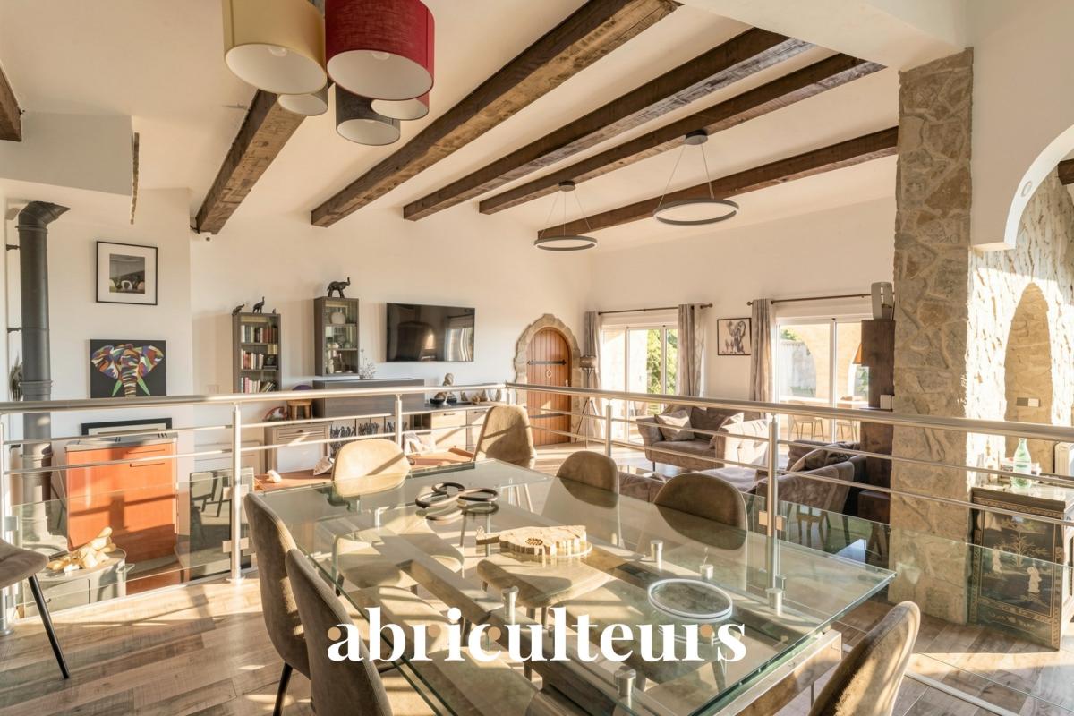 Demeure de caractère rénovée à Fuveau : 245 m² habitables, studio et piscine sur 3 800 m² - Photo 5