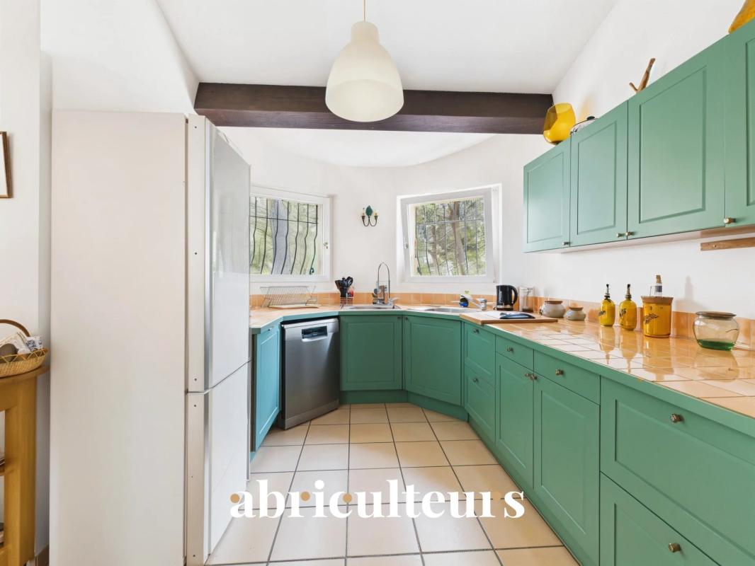 Ventabren (13122) – Maison d'architecte sur terrain arboré de 4 000 m² - Photo 5