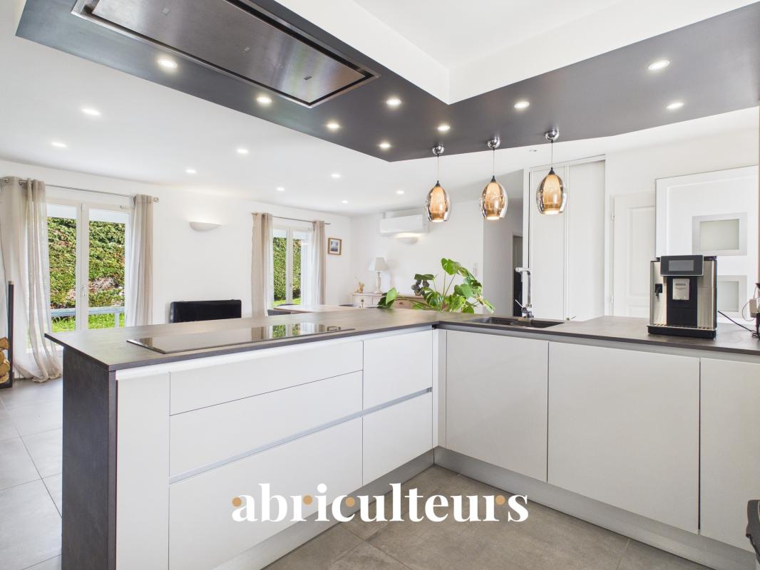 Maison contemporaine avec piscine – 194 m² – Échalas (69700) - Photo 3