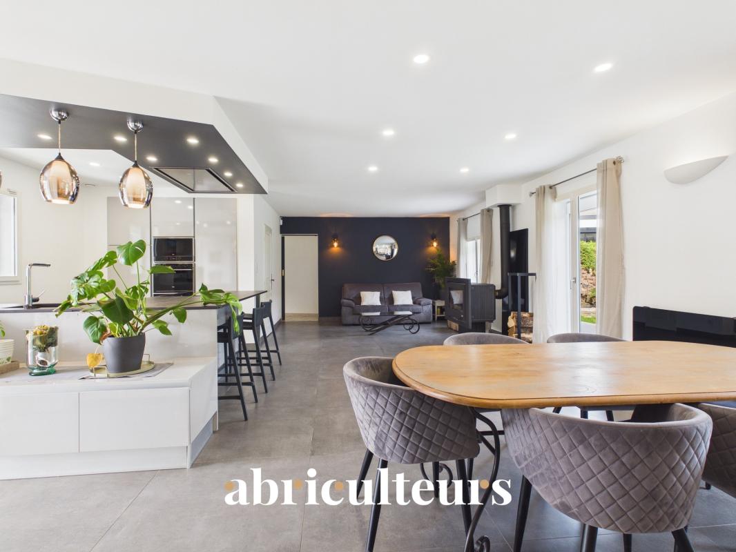 Maison contemporaine avec piscine – 194 m² – Échalas (69700) - Photo 4