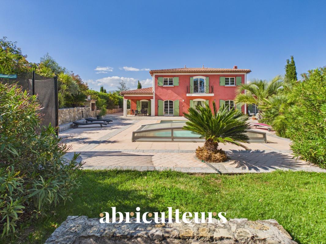 Maison à vendre, 5 pièces, 250 m², Montauroux