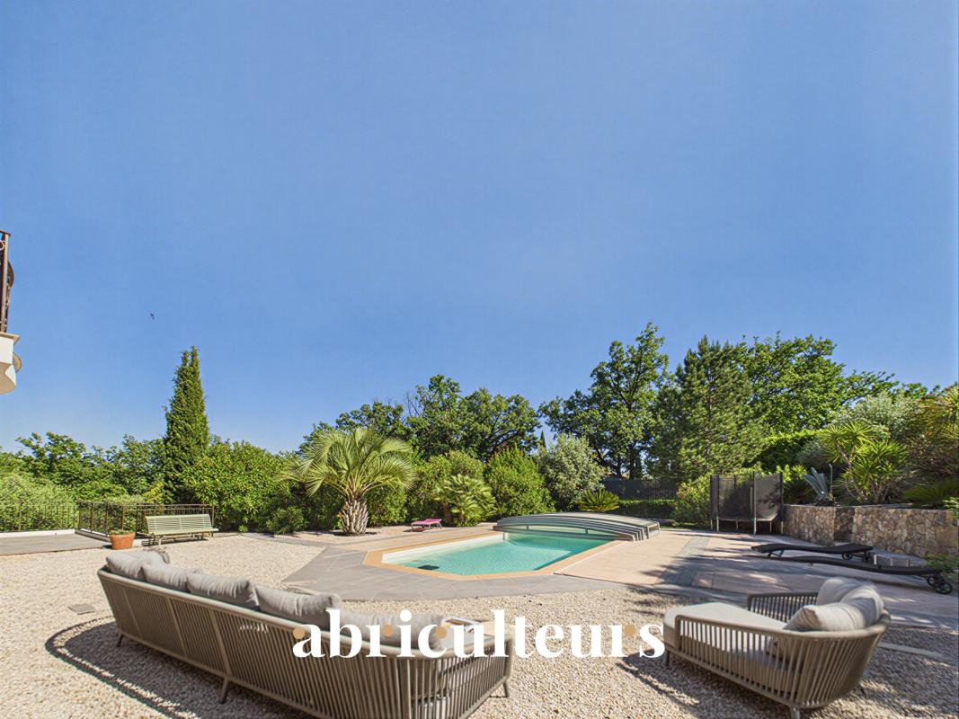 Élégante villa familiale de 250 m² – Piscine, sous-sol total et prestations premium – Montauroux - Photo 2