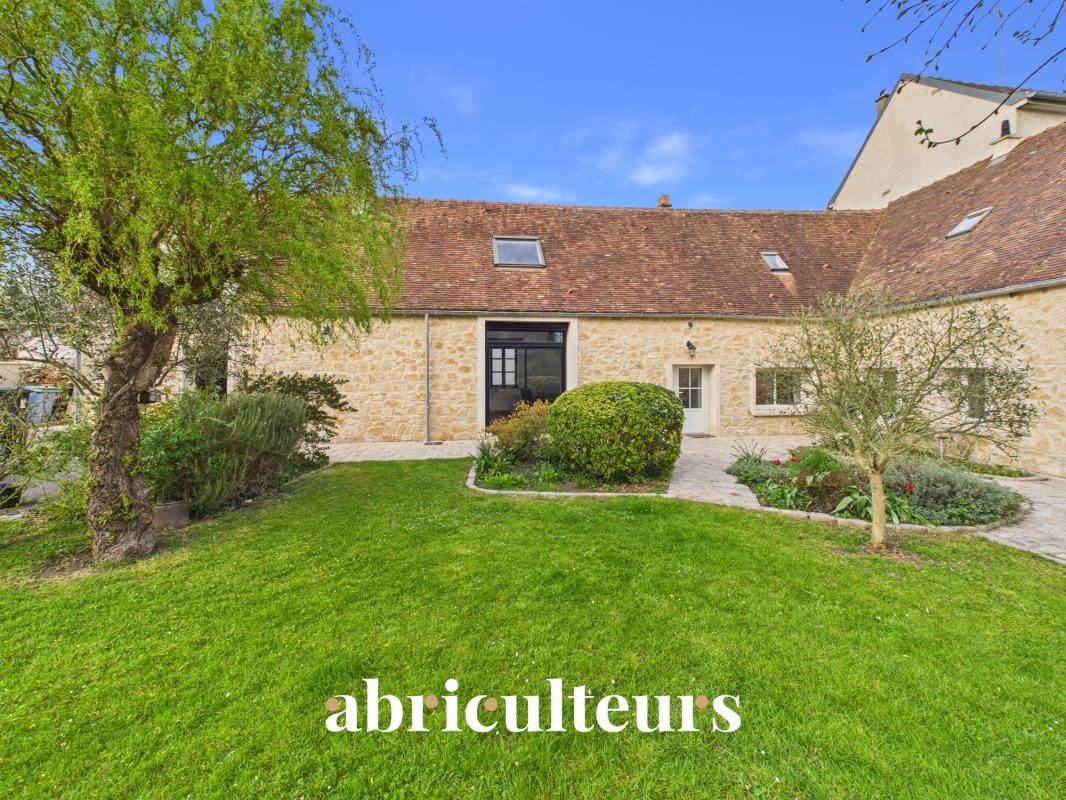 Maison chaleureuse 7 pièces, 210 m² avec grand jardin en plein centre de Gallardon - Photo 2