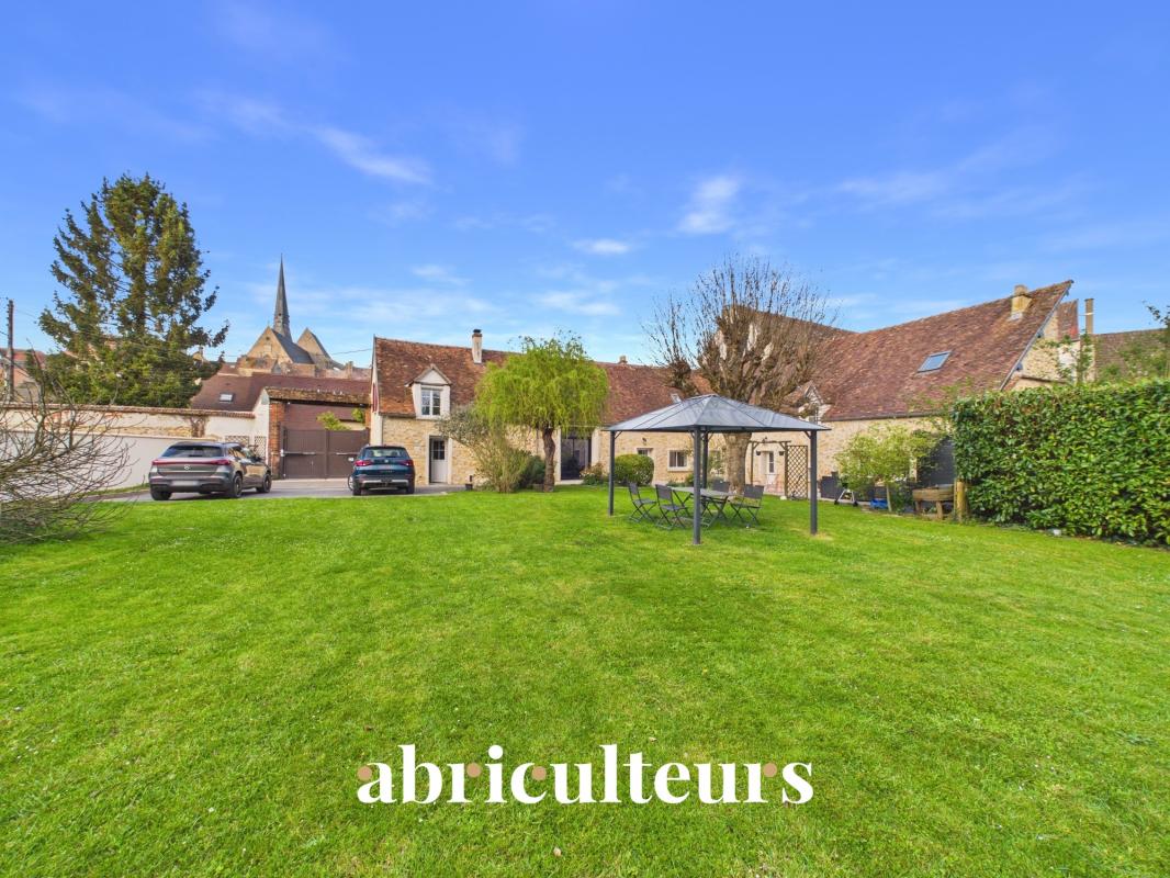 Maison chaleureuse 7 pièces, 210 m² avec grand jardin en plein centre de Gallardon - Photo 3